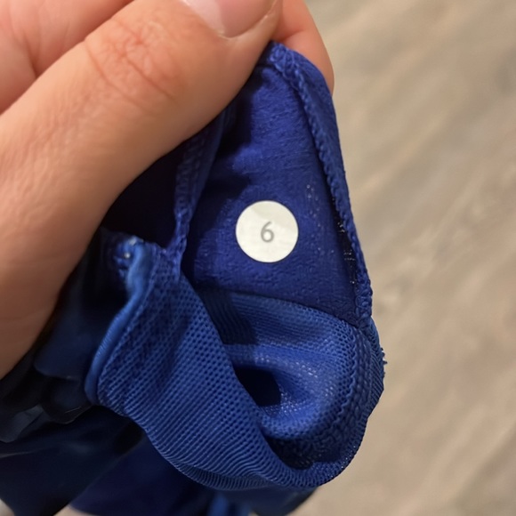 Size 6 Lululemon Sports Bra - Picture 3 of 3